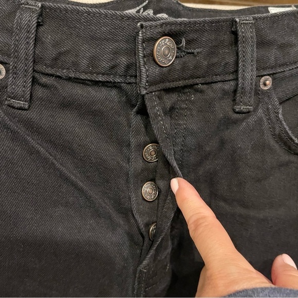 We The Free Black Cut Off Shorts Button Fly Mid rise Sz 31 Inseam 2.5 Distressed - Picture 5 of 8